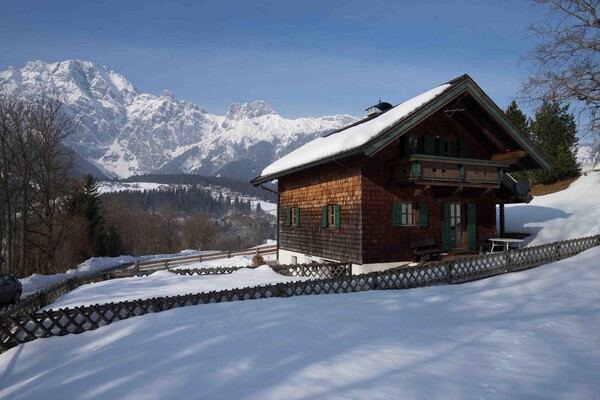 Jagdhaus Aussenansicht Winter Südseite